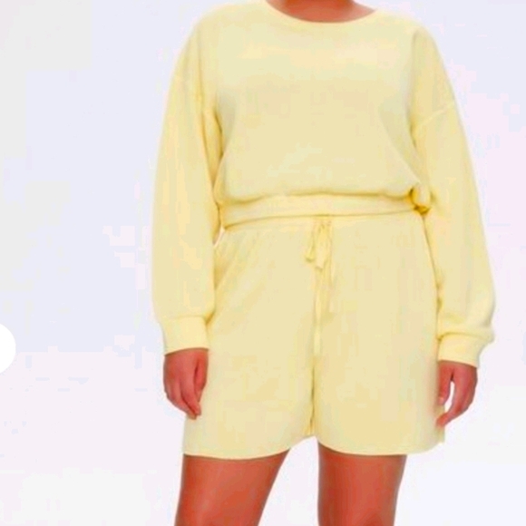 FOREVER 21 Shorts Set - Picture 1 of 11